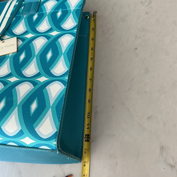 🩵Trina Turk Printed Large Tote🩵 - Picture 12 of 16